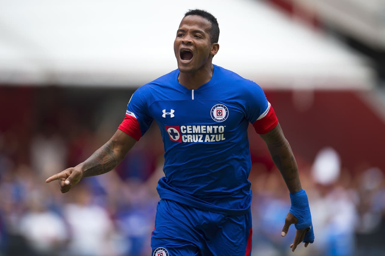 El colombiano Andrés Rentería fue el autor del primer gol del partido en la victoria por 3-0 de Cruz Azul sobre Puebla en el Estadio Azteca.