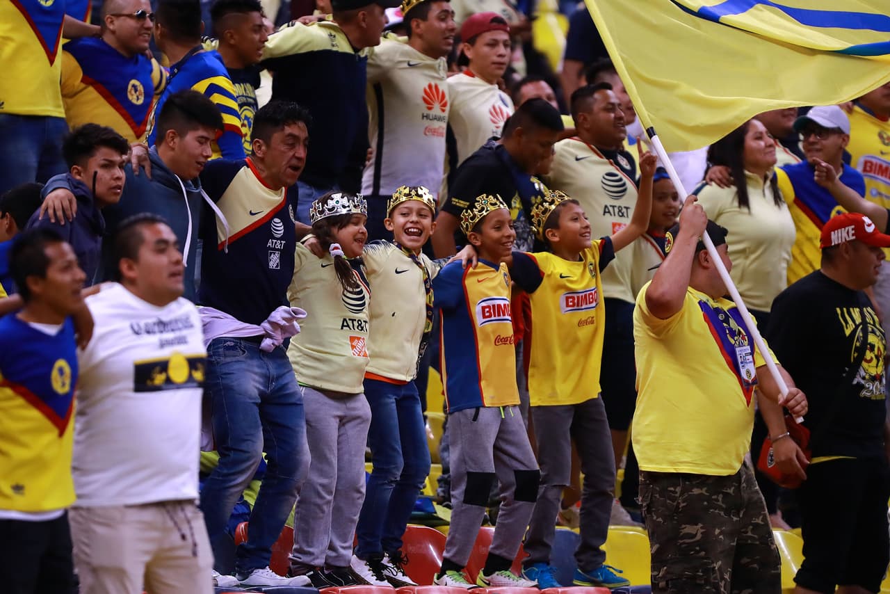Así vivieron los aficionados los momentos previos al Súper Clásico por la Copa MX entre Águilas del América y Chivas del Guadalajara en el Estadio Azteca.