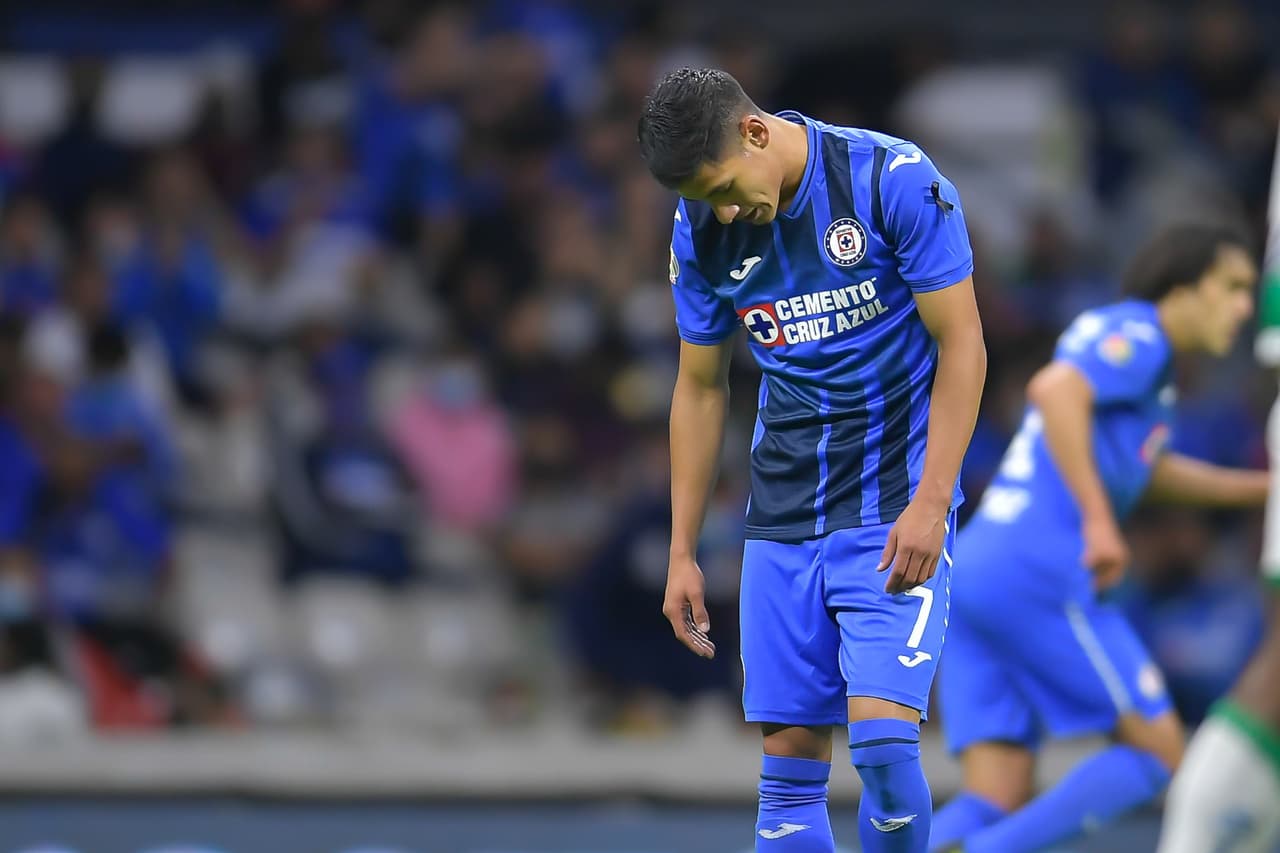 Santos gana su primer partido de la temporada a un Cruz Azul que una vez más no supo aguantar la ventaja en el marcador.