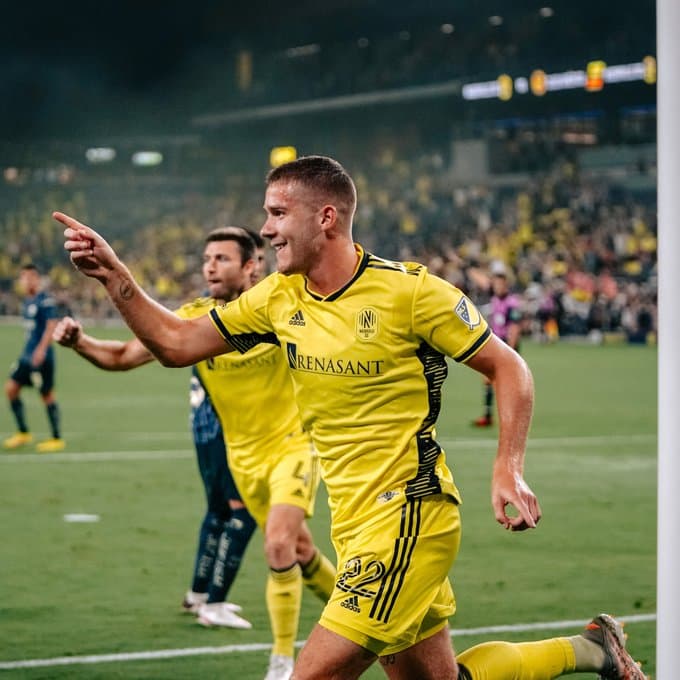 Jurgen Damm descontó al final del primer tiempo y Layún empató al segundo. Sin embargo, un descuido en el área permitió el contrarremate de Maher para el 3-2 y cuando agonizaba el juego, América encontró el 3-3 que obligó a los penales.