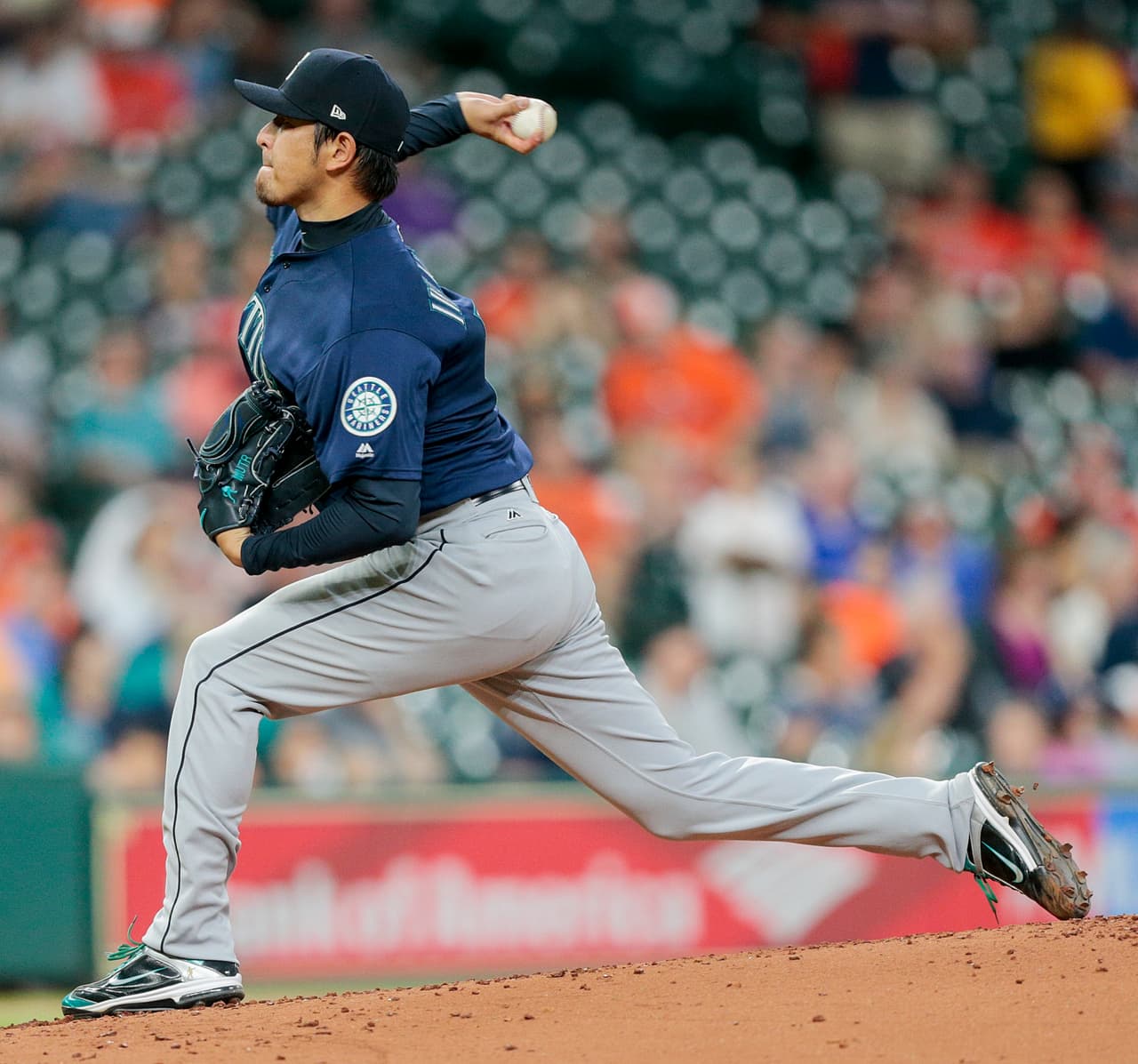 SEA 1 - 2 HOU: Hisashi Iwakuma permitió 2 carreras limpias en 6 entradas de trabajo y cargó con la derrota.