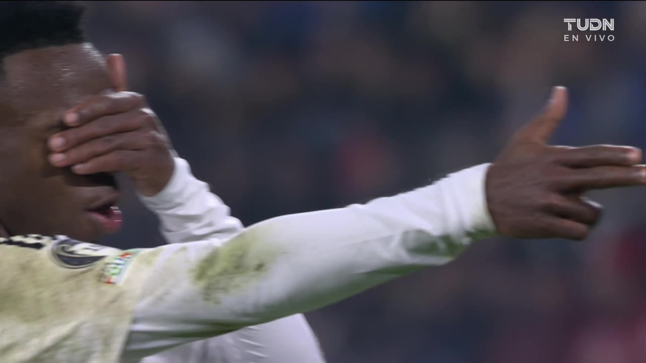 ¡Golazo de Vini! El Madrid aprovecha el error y recupera la ventaja 