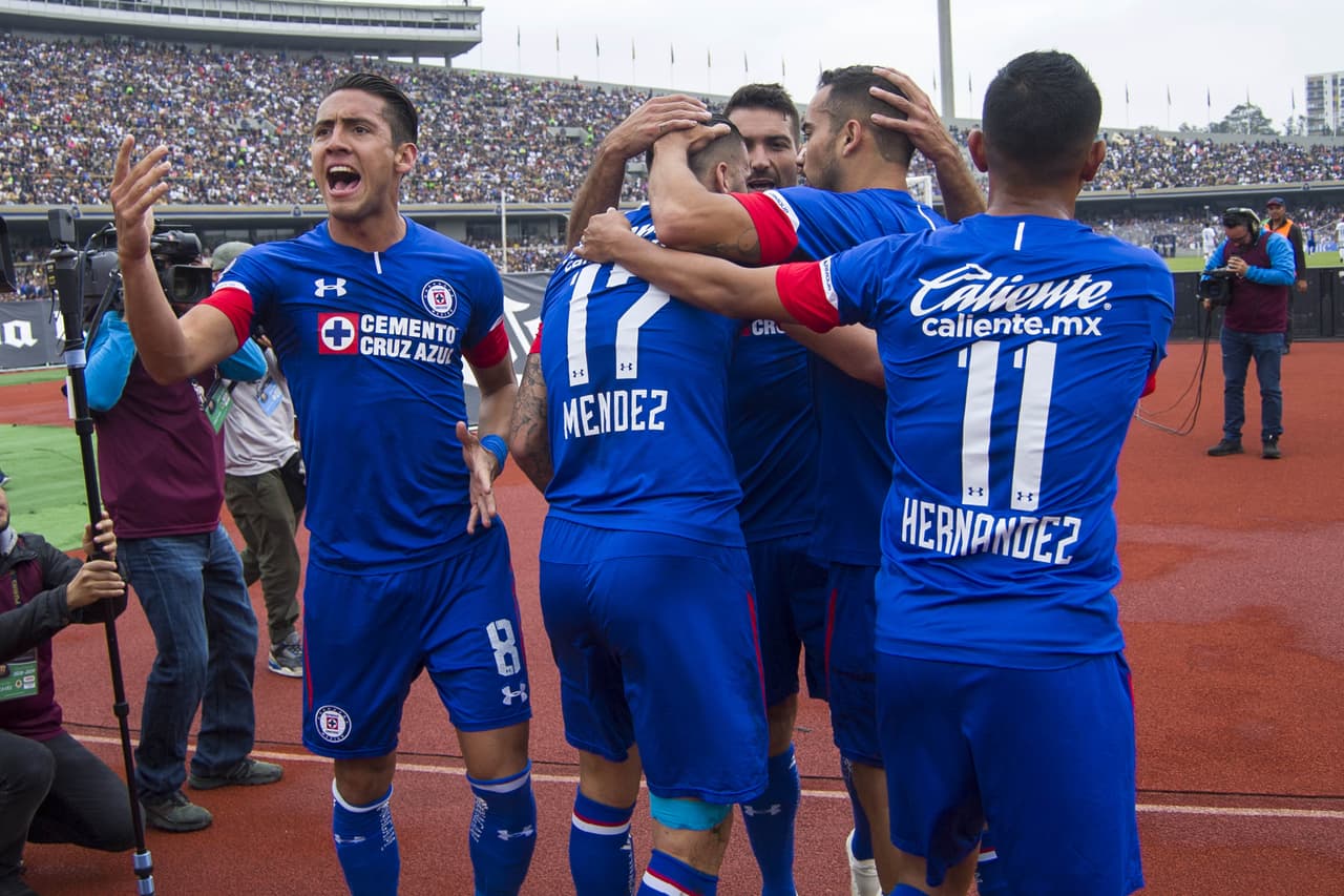 Cruz Azul volvió al primer lugar del campeonato luego de vencer 1-2 de visitante a Pumas en la Jornada 15 del Apertura 2018 en la Liga MX, en un golpe de autoridad y confianza.