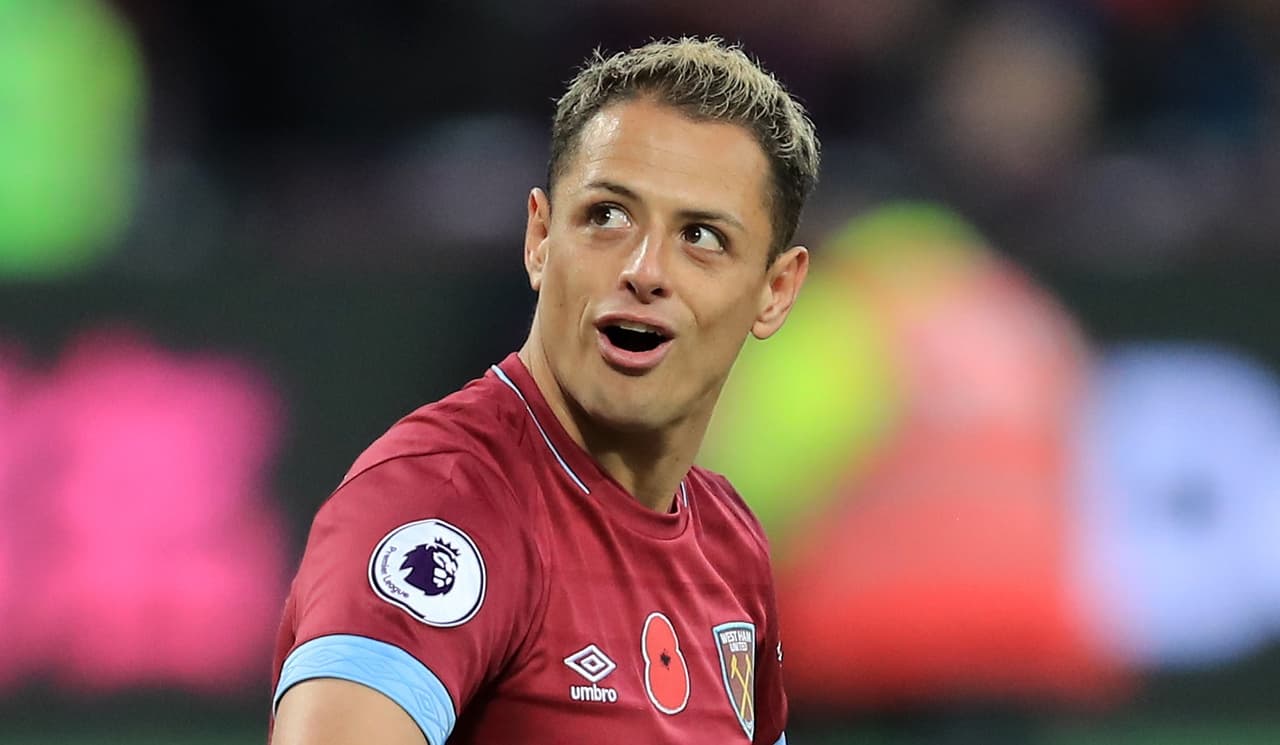 Chicharito ofende con señal obscena a sus críticos… solo si hablas español