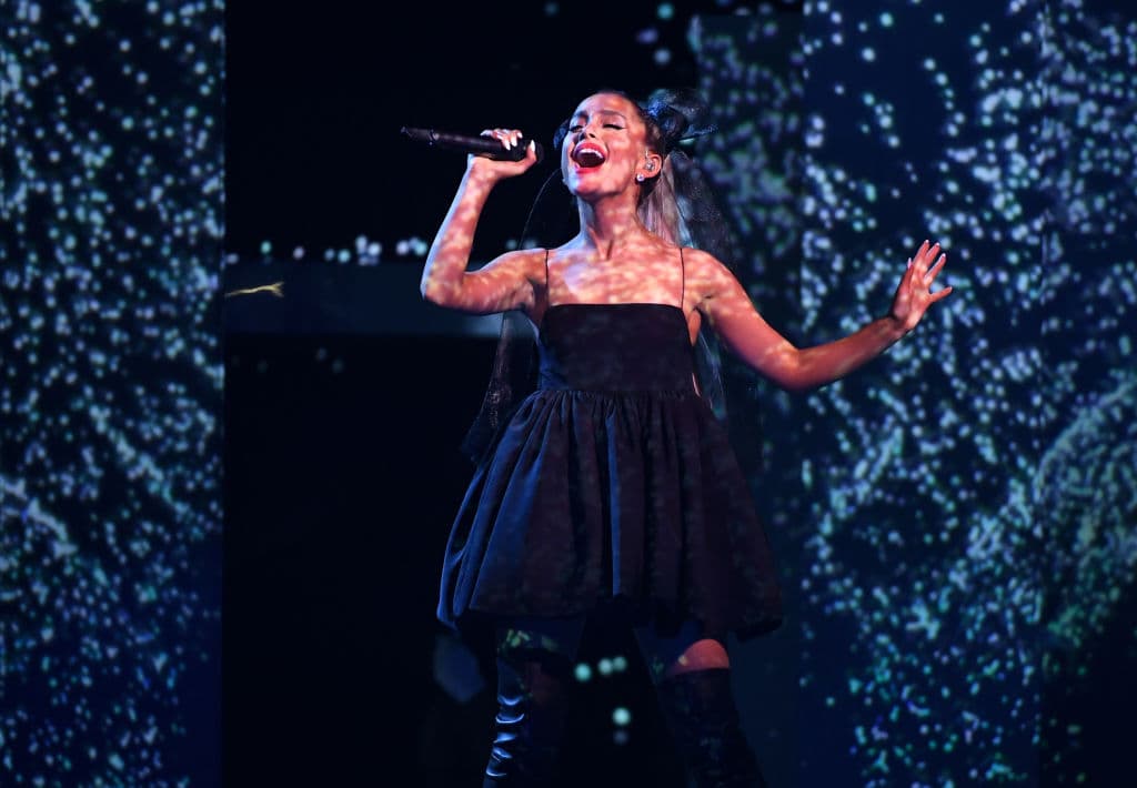 La estrella de Disney Channel publicó en su Instagram una imagen con el siguiente texto, “Grabando una colaboración de última hora”.
<br>