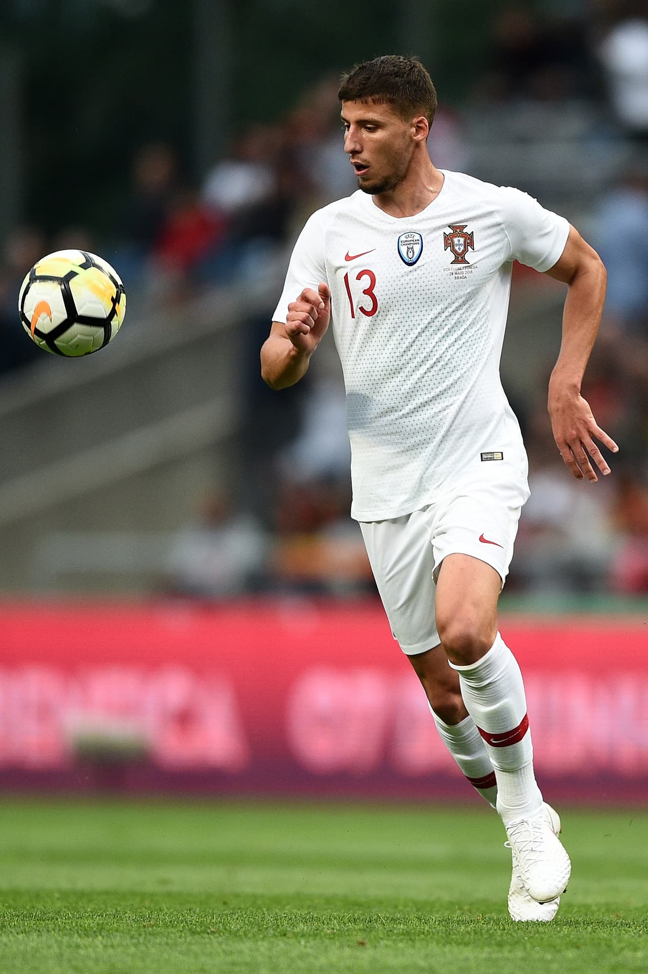 El defensor portugués Ruben Dias, del Benfica, podría dar el salto a la Premier League con el Liverpool.