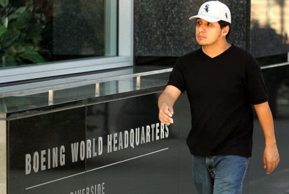 Ocho miembros de los Chicago White Sox fueron suspendidos de por vida del béisbol profesional en Estados Unidos tras dejarse perder en la Serie Mundial de 1919 contra los Cincinnati Reds. La idea original de este escándalo conocido como el de las ‘Medias Negras’ fue del primera base Arnold "Chick" Gandil, quien tenía relación con algunos personajes del mundo de las apuestas ilícitas en la ‘Ciudad de los Vientos’.