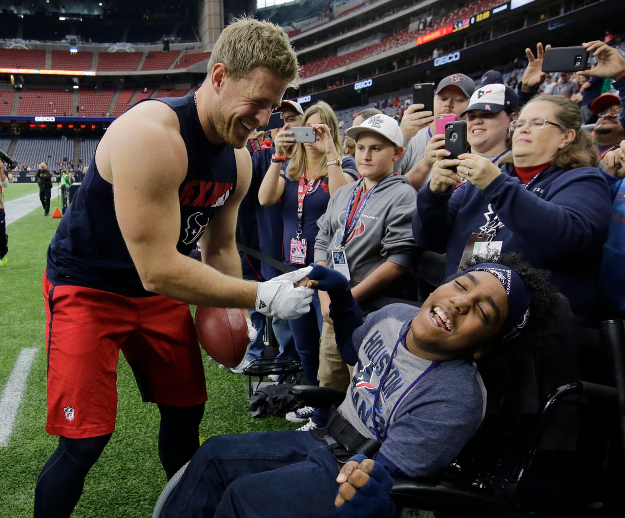 Adiós a la temporada regular de la NFL, y los fans demostraron toda su pasión por este deporte.