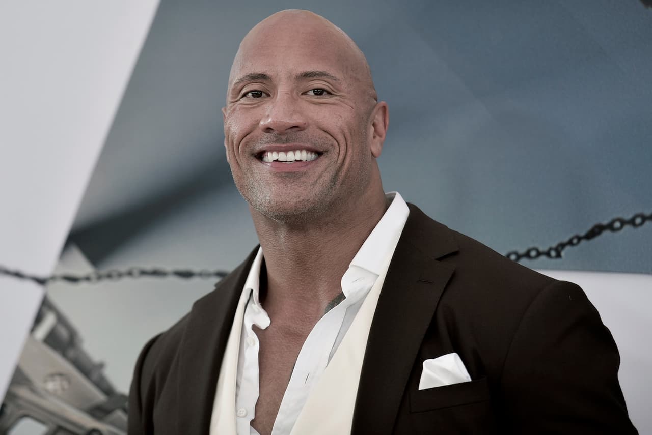 The Rock compra a la XFL por 15 MDD