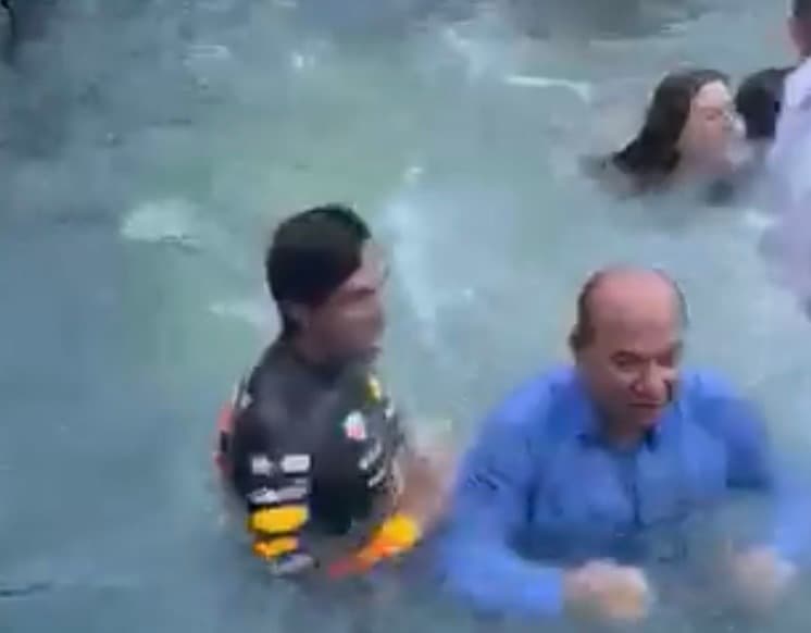 Checo Pérez y Felipe Calderón festejan en el agua GP de Mónaco