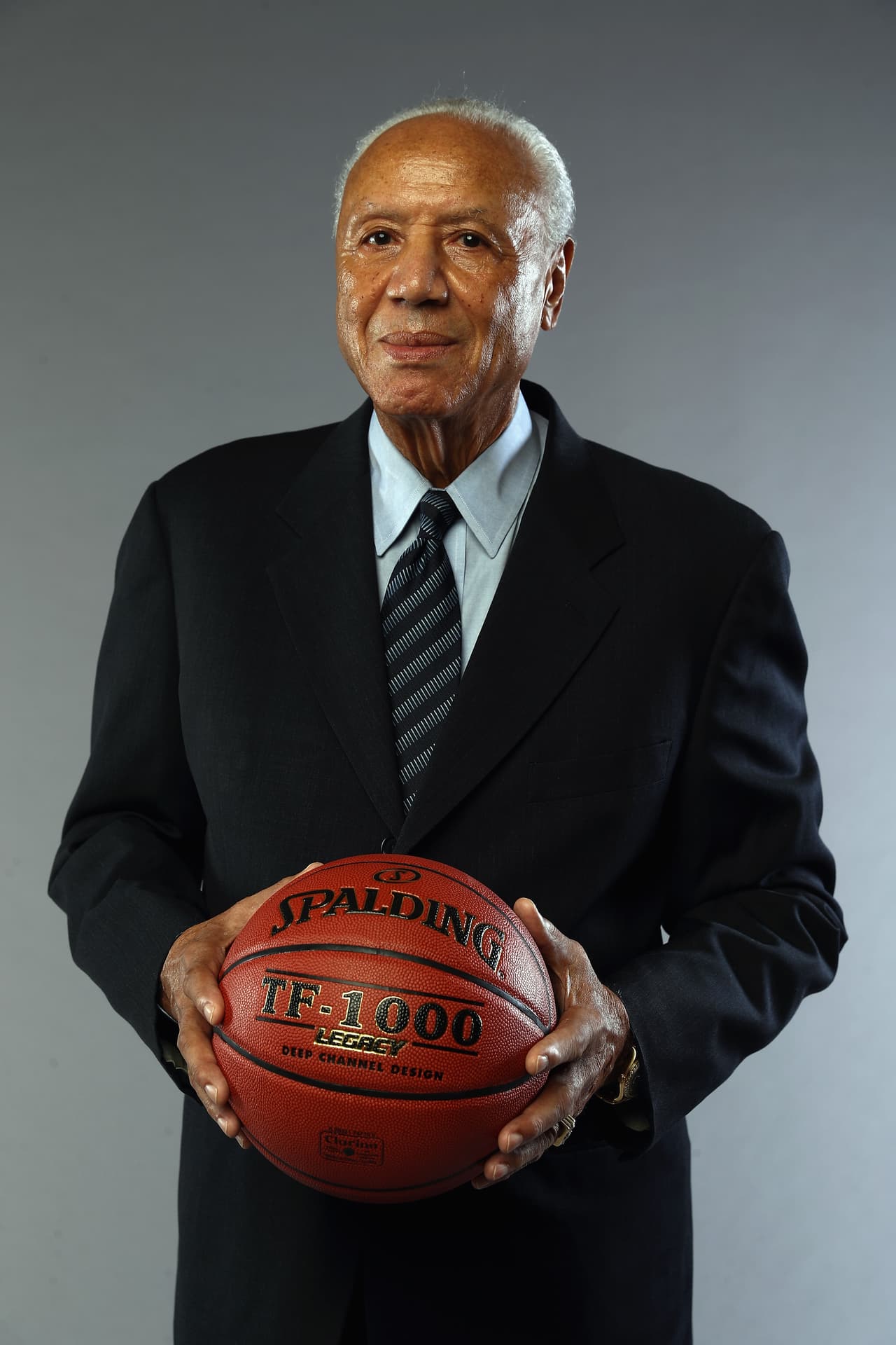 Como basquetbolista, Lenny Wilkens jugó durante 15 años con equipos como St. Louis Hawks, SuperSonics, Cleveland Cavaliers y Portland Trail Blazers. Pero sin duda su legado más palpable lo logró a lo largo de las 32 temporadas que desempeñó como entrenador.