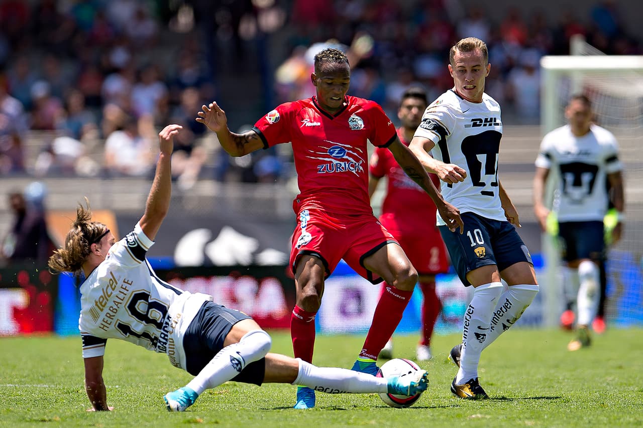 Por su parte, Luis Quiñones parece que no se sentía cómodo sin la compañía de su hermano Julián, quien no fue convocado porque fue operado de la mano.