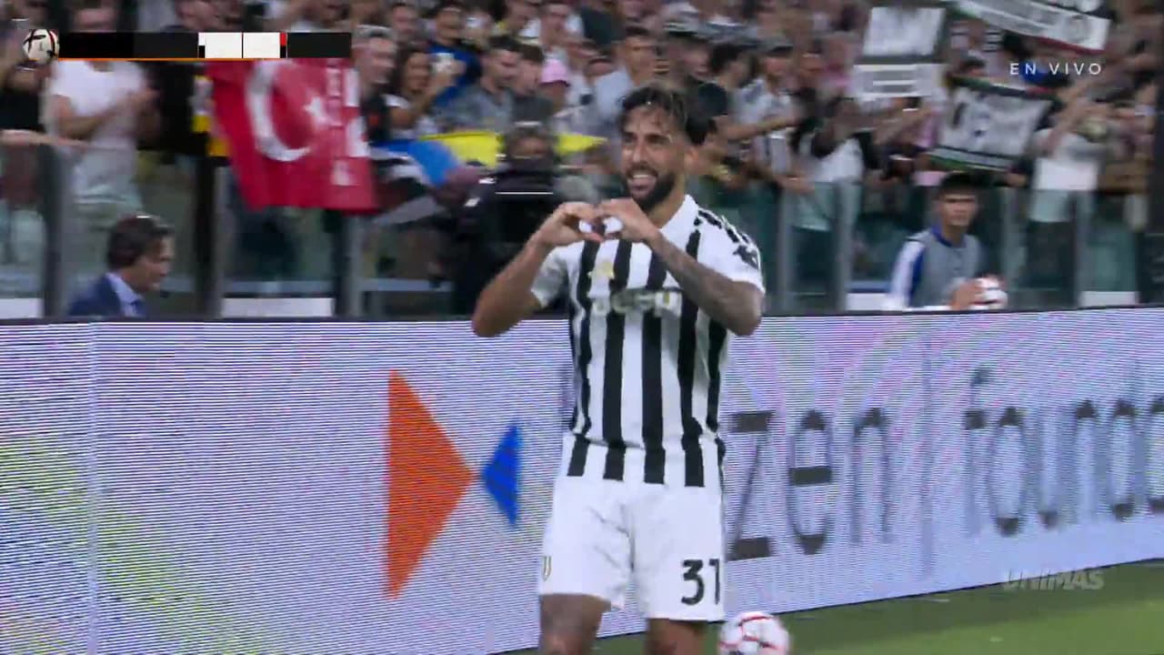 ¡Regalo del NEC! Nico González aprovecha el error del arquero y adelanta a la Juventus