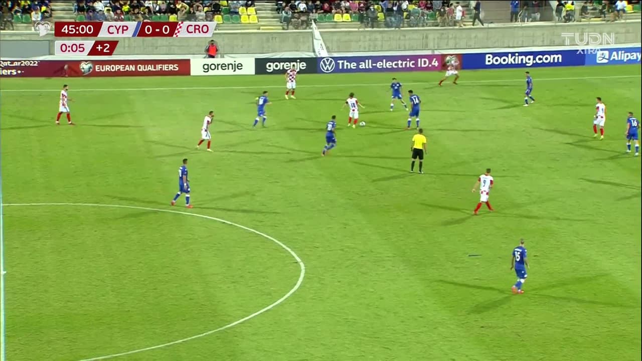 ¡TIRO ATAJADO! disparo por Andrej Kramaric.