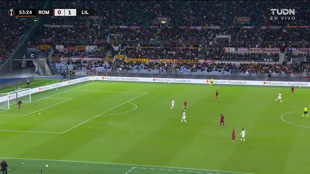 ¡TIRO ATAJADO! disparo por Olivier Giroud.