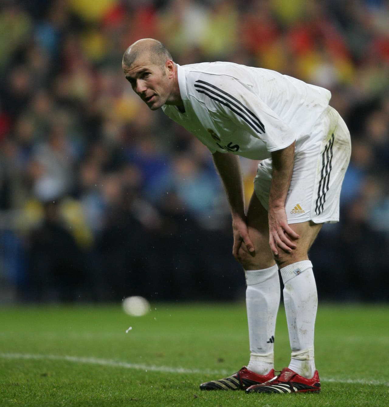 La última vez que Zidane se vio las caras con el Atlético de Madrid como jugador lo hizo hace casi 10 años, aquel 4 de marzo del 2006 en el Santiago Bernabéu donde el Real Madrid ganó 2-1 a los Colchoneros.