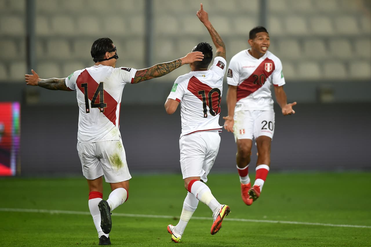 Un solitario gol de Christian Cueva fue suficiente para que el cuadro inca, dirigido por Ricardo Gareca, sume tres puntos de oro y se meta en la pelea por un boleto a la Copa del Mundo de Qatar 2022.