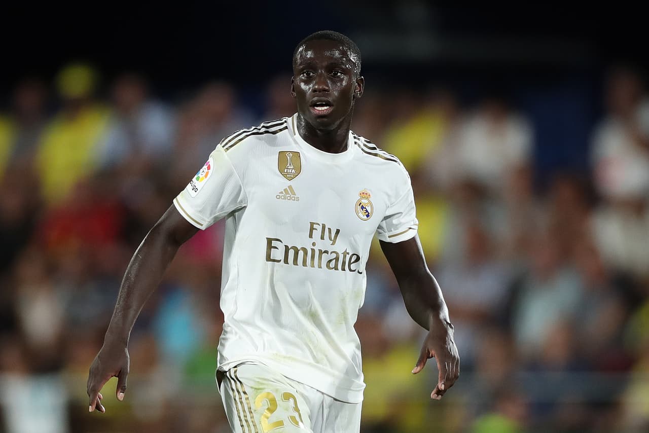 Ferland Mendy fue el siguiente en caer; el francés sufrió una lesión en el muslo derecho durante la gira por Estados Unidos y estuvo tres semanas de baja. Ahora se perderá un par más por una lesión en el aductor.