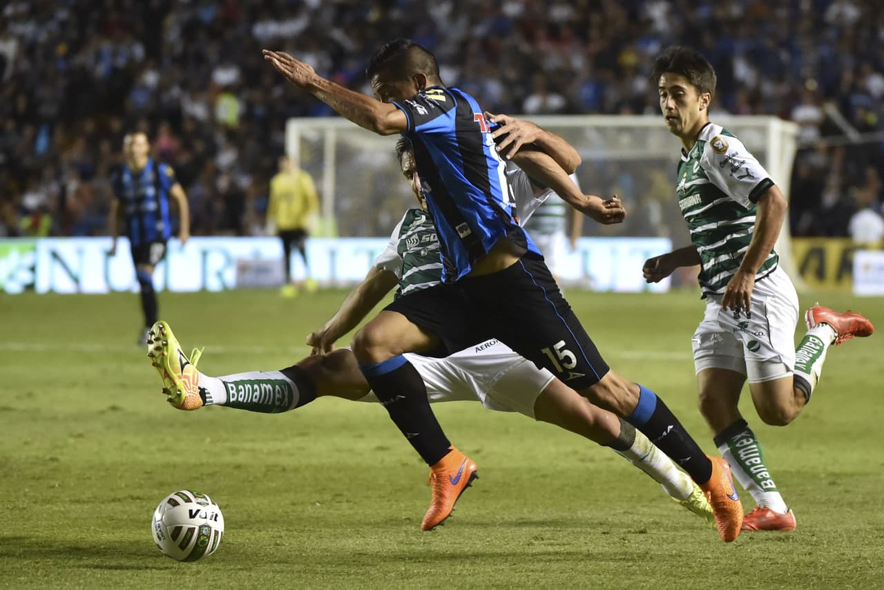 Ángel tuvo un primer tiempo de ensueño en el cual probó al arco de Santos en 3 ocasiones teniendo suerte en una. Sin duda fue una de las piezas claves de Querétaro para pensar en una remontada.