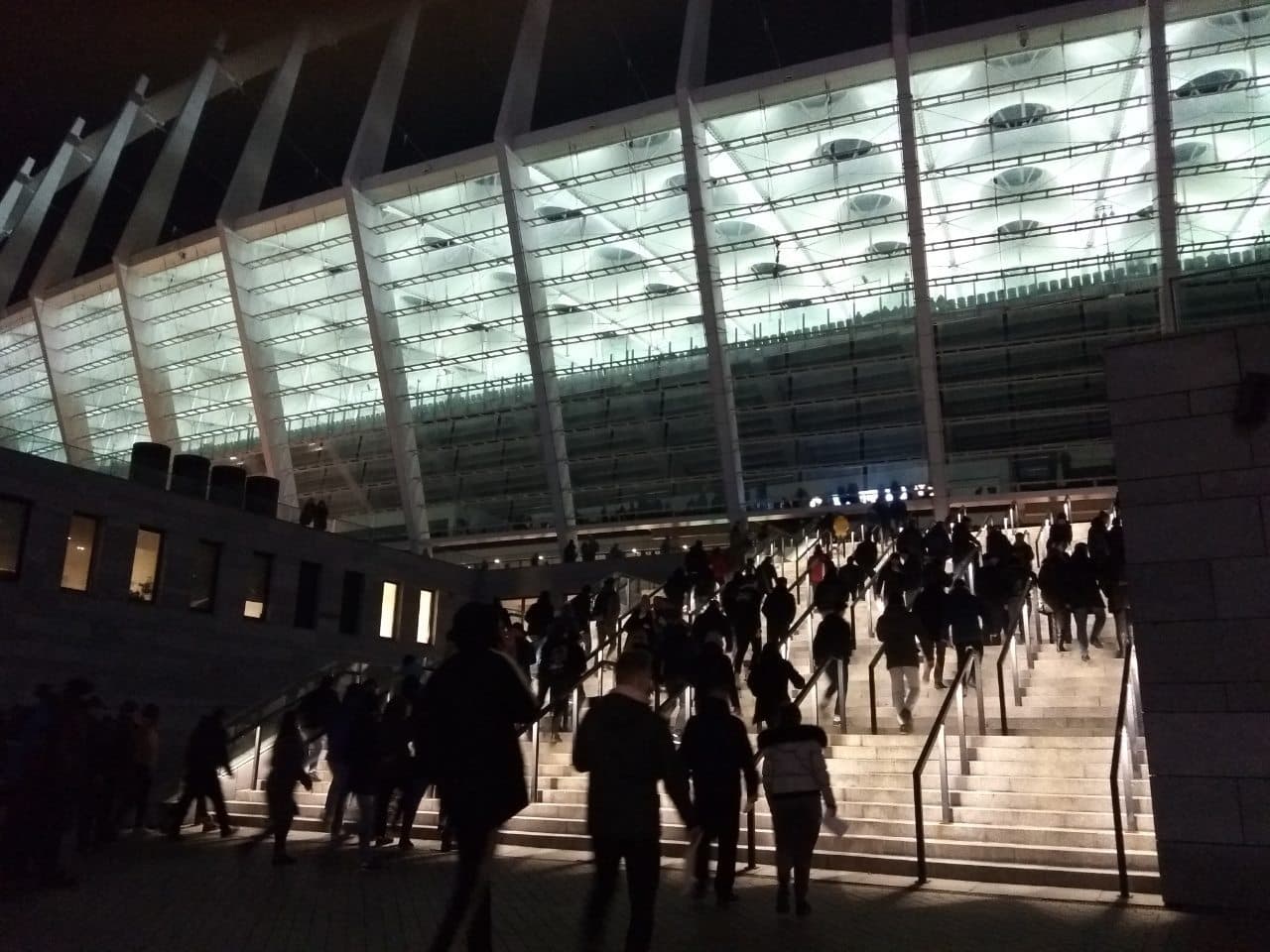 El NSK Olimpijs'kyj de Kiev recibió al Chelsea este jueves por la vuelta de los Cuartos de Final de la UEFA Europa League con la promesa de ver buen fútbol a pesar de que el Dynamo estuviese 5-0 abajo en el marcador.