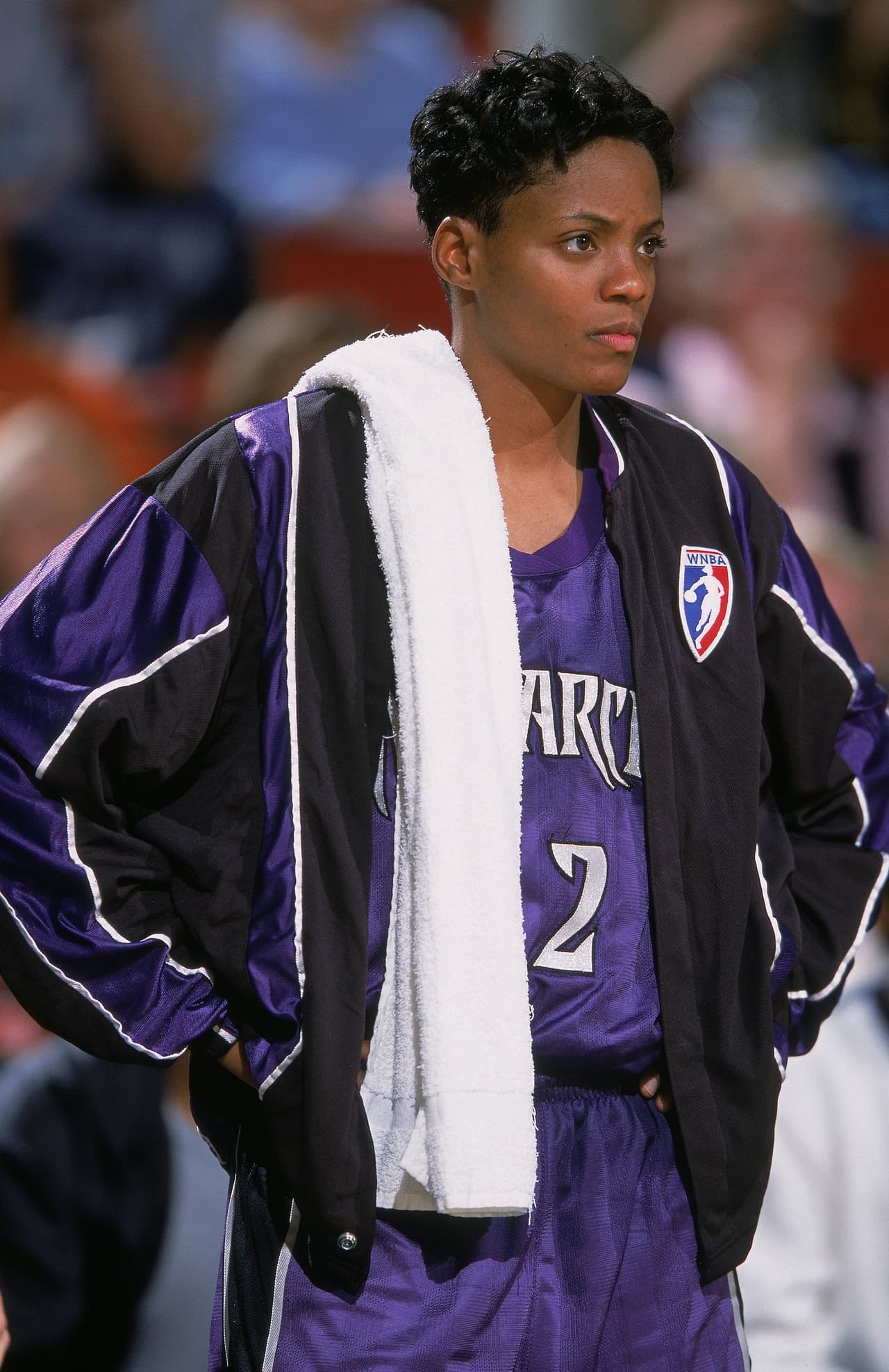 La estadounidense Edna Campbell fue otra de las basquetbolistas que venció al cáncer en plena competencia. Diagnosticada en 2002, se mantuvo en la WNBA e incluso recibió en 2003 el premio Kim Perrot a la jugadora más deportiva. Ahora, tras retirarse en 2006, es activista contra el mal que padeció.