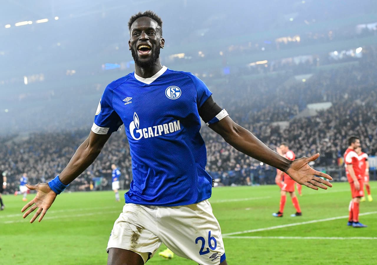 Salif Sané es un defensor que le da mucha seguridad al Schalke 04 por lo que el equipo estará encantado de tenerlo de vuelta en el cierre del campeonato.