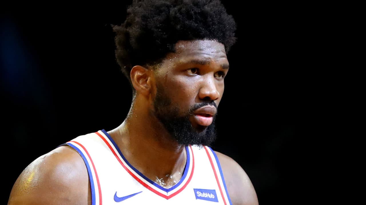 Joel Embiid está lesionado y no jugará ante los Knicks