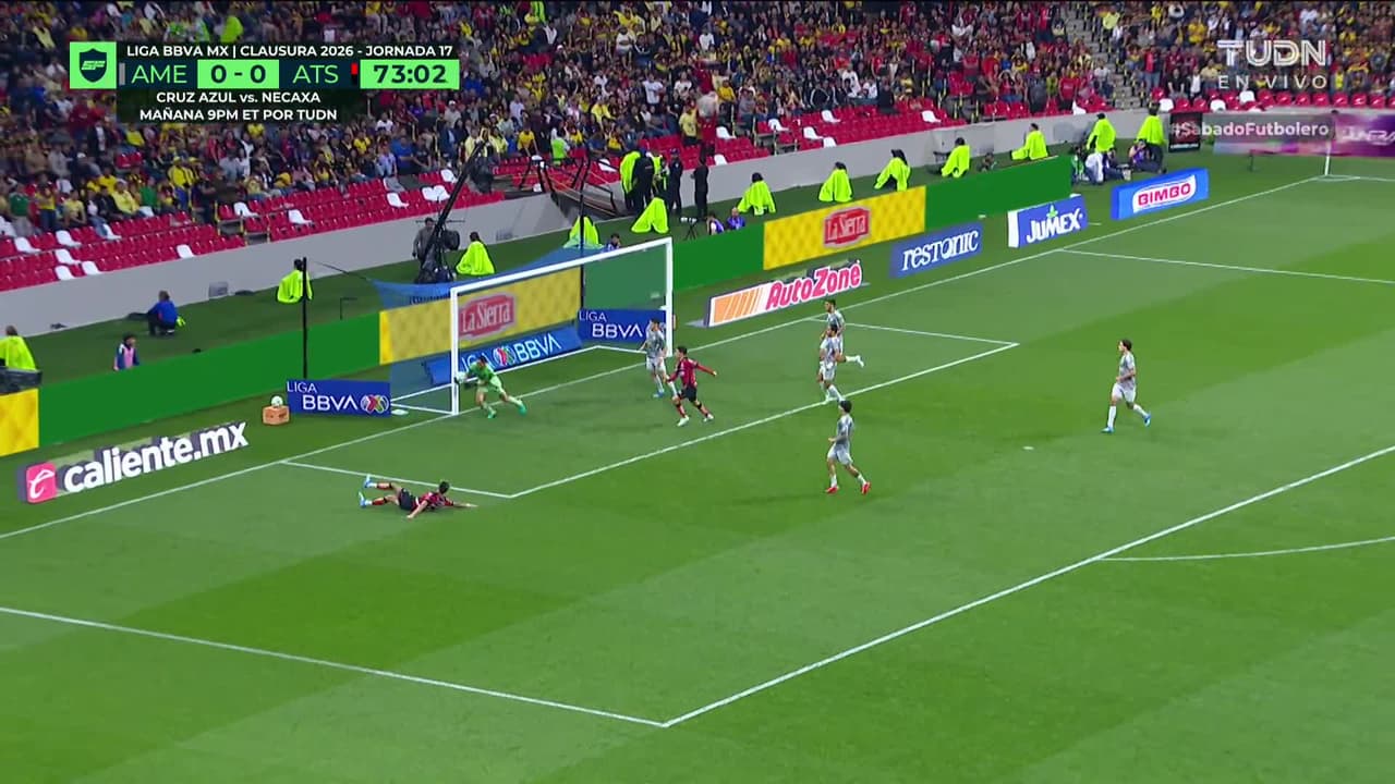 ¡TIRO ATAJADO! disparo por Diego González.