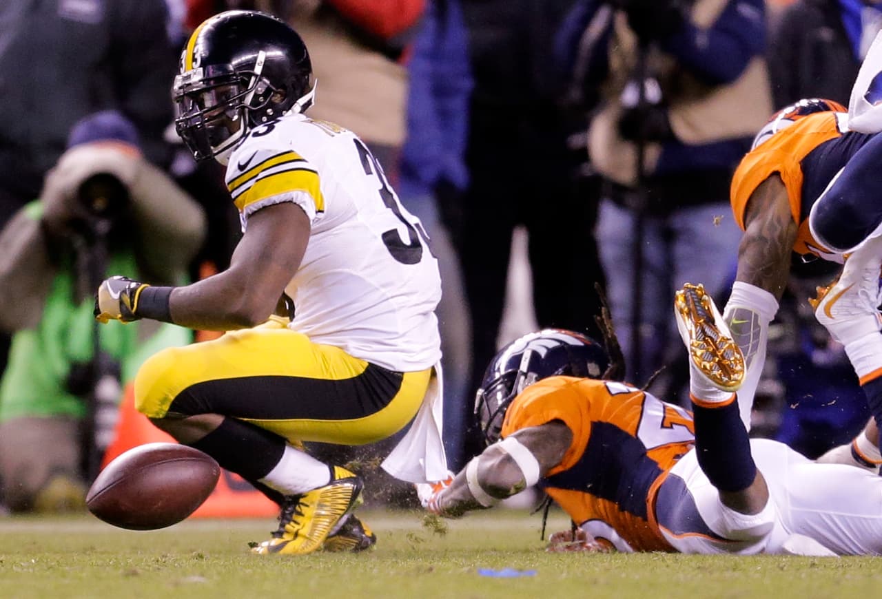 4.- Pittsburgh Steelers - 17 de enero del 2016 (16-23 en Denver Broncos) (Playoffs Divisionales).- Con la ventaja de un punto y el balón en sus manos en territorio de los Broncos, los Steelers tenían a merced al cuadro de Peyton Manning, pero un balón suelto de Fitzgerald Toussaint puso la escena para la remontada espectacular del eventual campeón del Super Bowl 50.