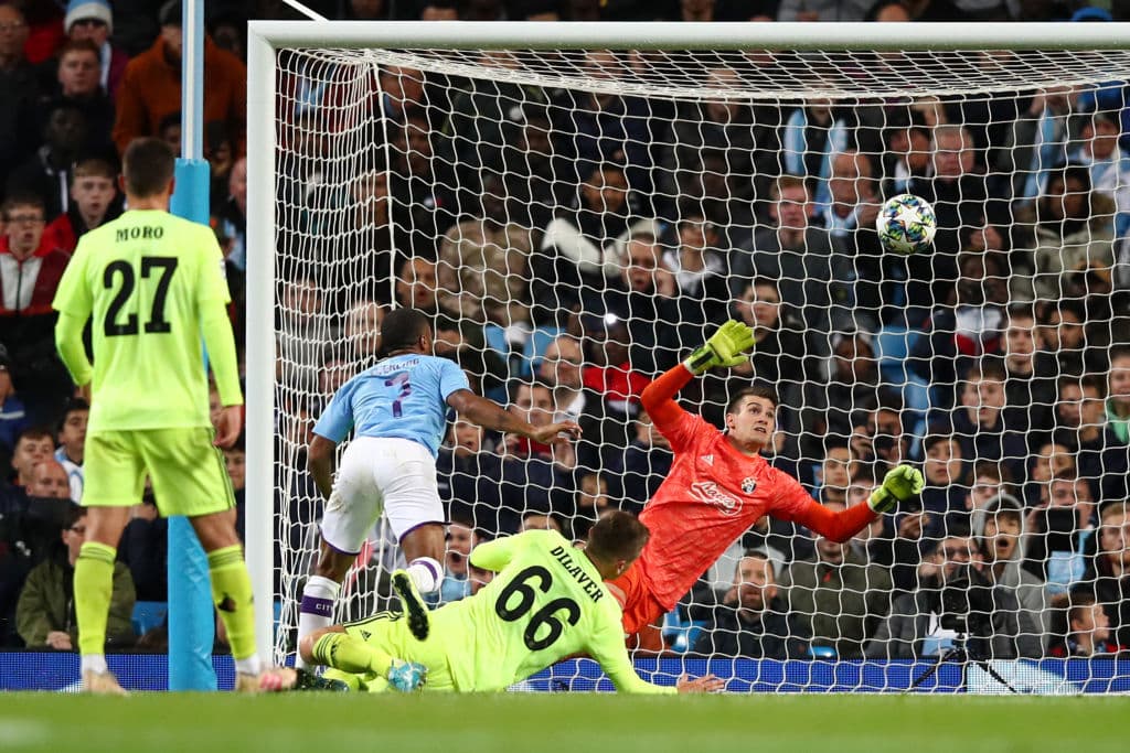 Con goles de Raheem Sterling (66) y Phil Foden (90+5), el city gana y asegura el liderato del grupo C con 6 unidades.