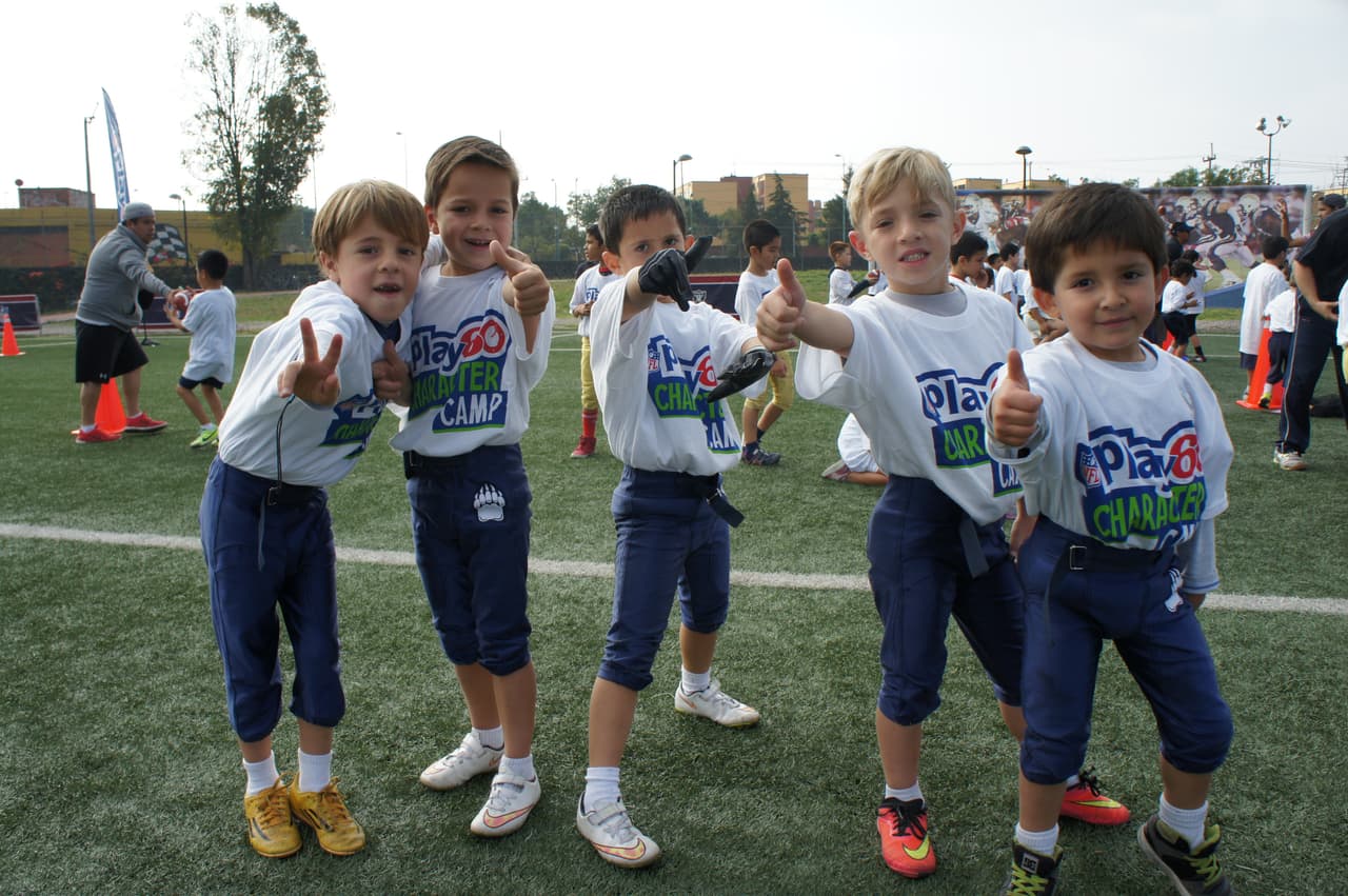 El sábado 7 de noviembre, el programa de Responsabilidad Social de la NFL México realizó la Clínica Play 60 Character Camp que tuvo lugar en el Deportivo Alfredo Harp Helú de la Universidad Nacional Autónoma de México donde estuvieron presentes alrededor de 300 niños y niñas de entre 6-12 años. Como invitado especial asistió el ex jugador de los Bengals de Cincinnati Anthony Muñoz.