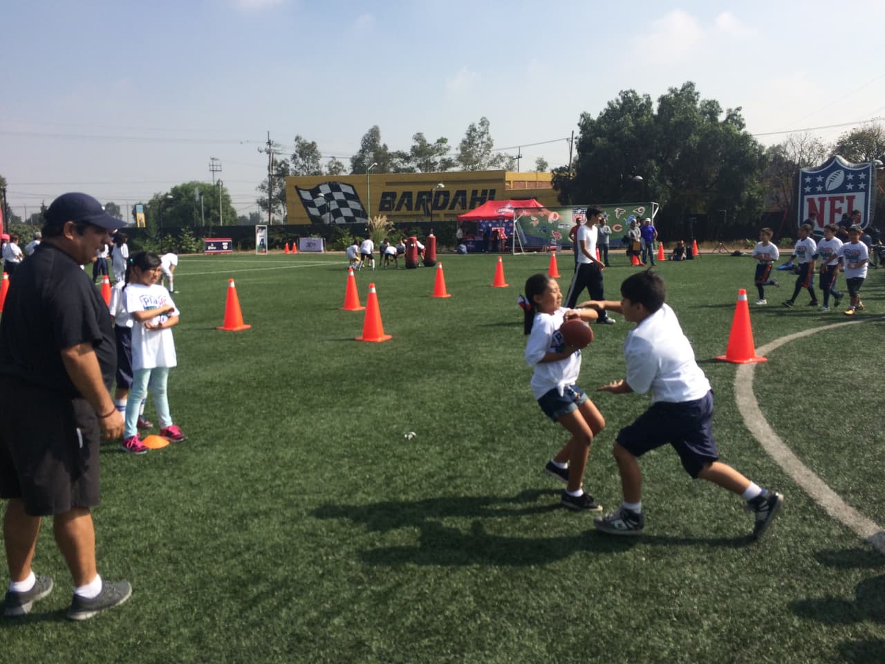 El sábado 7 de noviembre, el programa de Responsabilidad Social de la NFL México realizó la Clínica Play 60 Character Camp que tuvo lugar en el Deportivo Alfredo Harp Helú de la Universidad Nacional Autónoma de México donde estuvieron presentes alrededor de 300 niños y niñas de entre 6-12 años. Como invitado especial asistió el ex jugador de los Bengals de Cincinnati Anthony Muñoz.