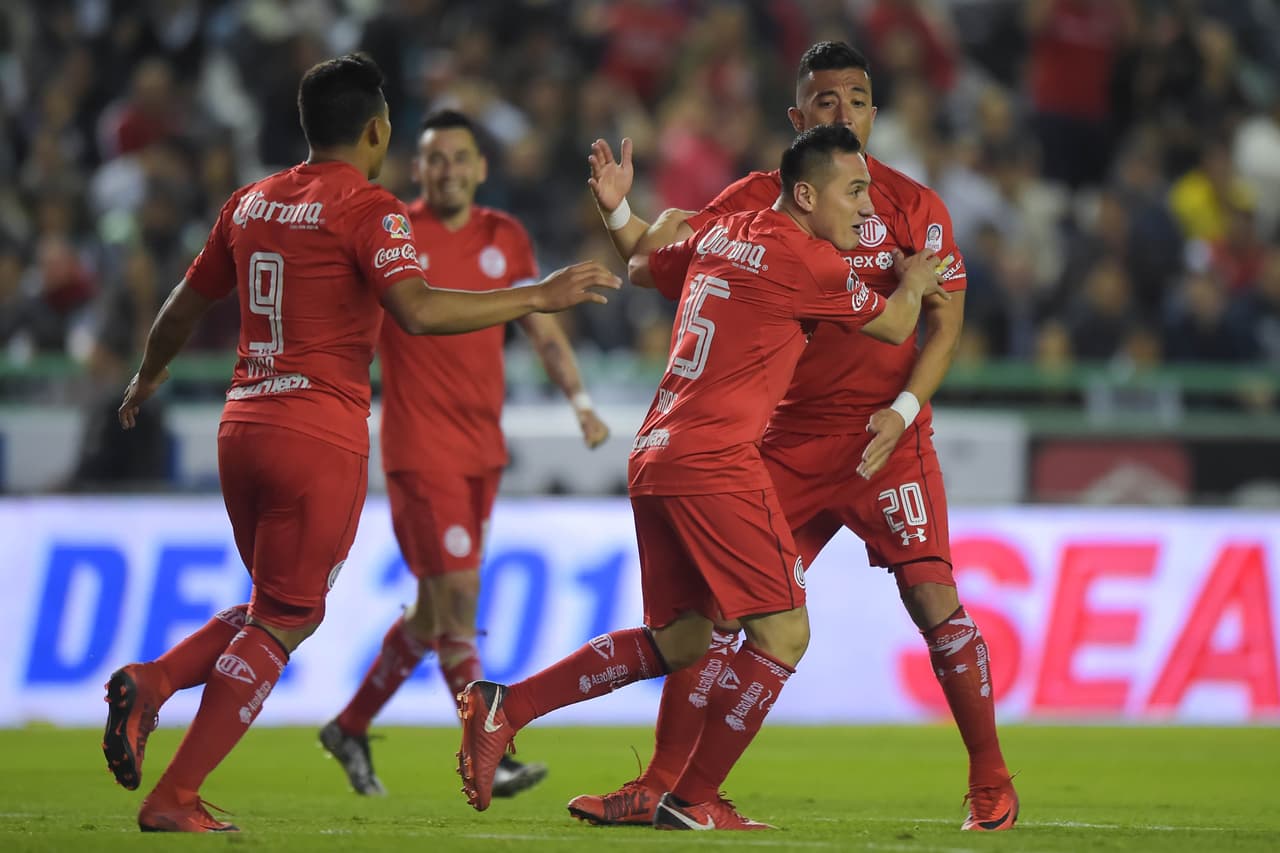 Al 53, Antonio Rios marcó el gol del empate para Toluca con un remate de pierna izquierda en un tiro de esquina.