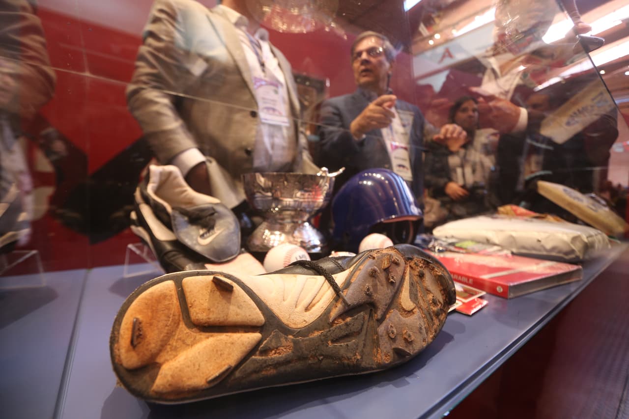 El presidente de México, And´rés Felipe López Obrador, fue uno de los presentes como fanático en la reinauguración del Salón de la Fama del Béisbol Mexicano, que revive grandes del momento de ese deporte a nivel local.