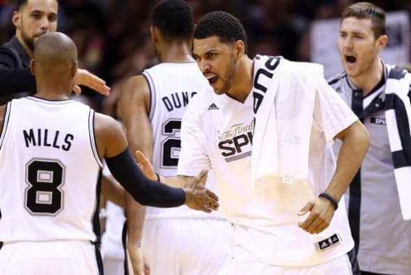 Todo o nada. Dispuestos a dejar la vida en la cancha San Antonio fue por su quinto campeonato mientras Miami buscaba salir de la mala racha 3-1 pese a que ningún equipo en la historia lo había logrado en una final. San Antonio apaleó a Miami.          