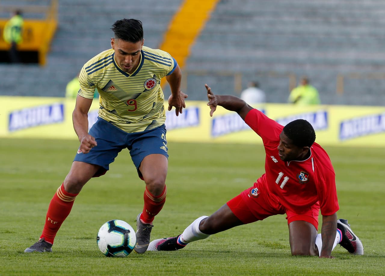 El partido se jugó en el estadio El Campín de Bogotá ante unos 12,000 espectadores.