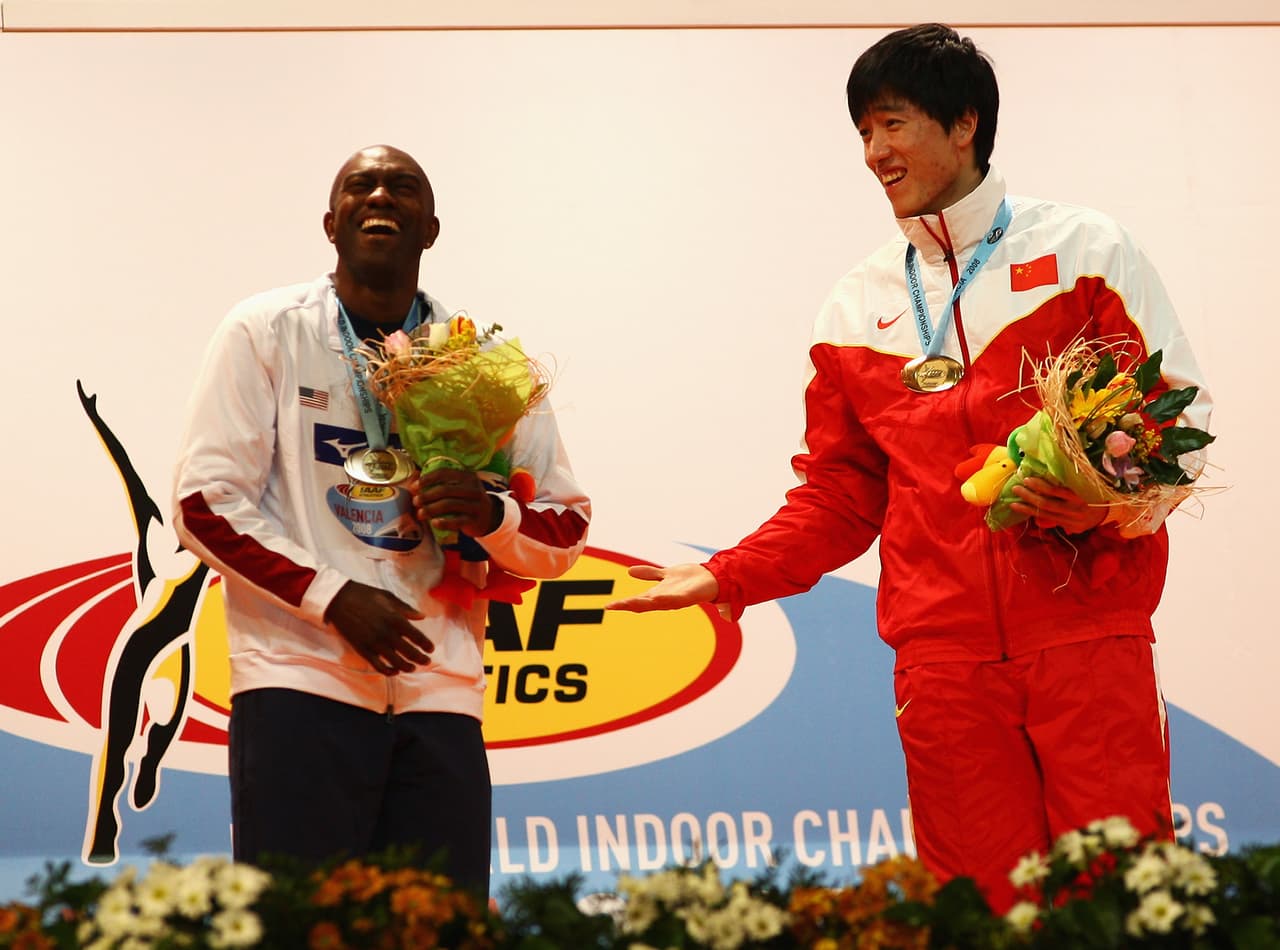 Un error difícil de explicar por quien lo cometió: la ceremonia de premiación del ganador Liu Xiang en los 60 metros vallas en el Mundial de Valencia en 2008 se tuvo que repetir porque en la primera ocasión, por error, 
<b>en lugar del himno de China se puso el de Chile.</b>