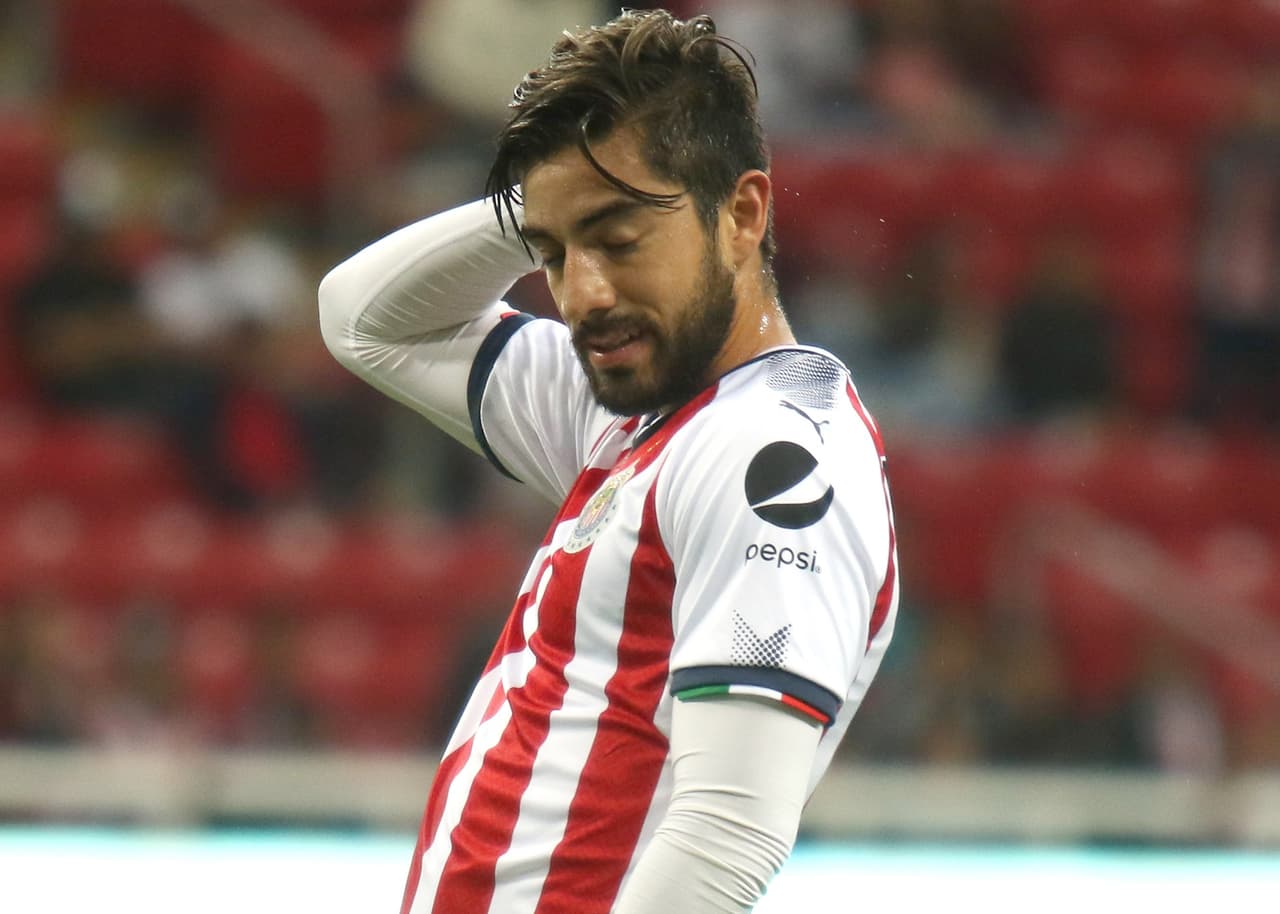 Multan a Rodolfo Pizarro con 9 mil dólares por mentársela al América