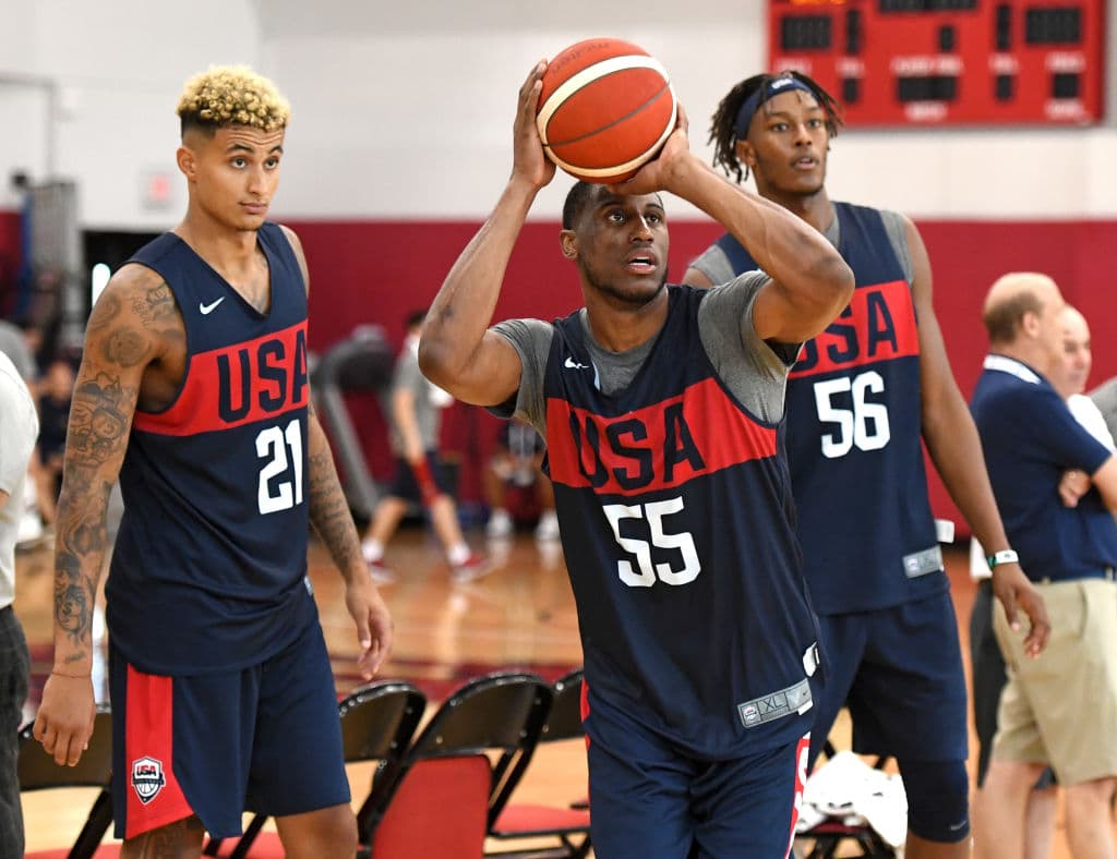 El veterano delantero de poder de los Chicago Bulls, Thaddeus Young, calibrando sus tiros desde la línea.