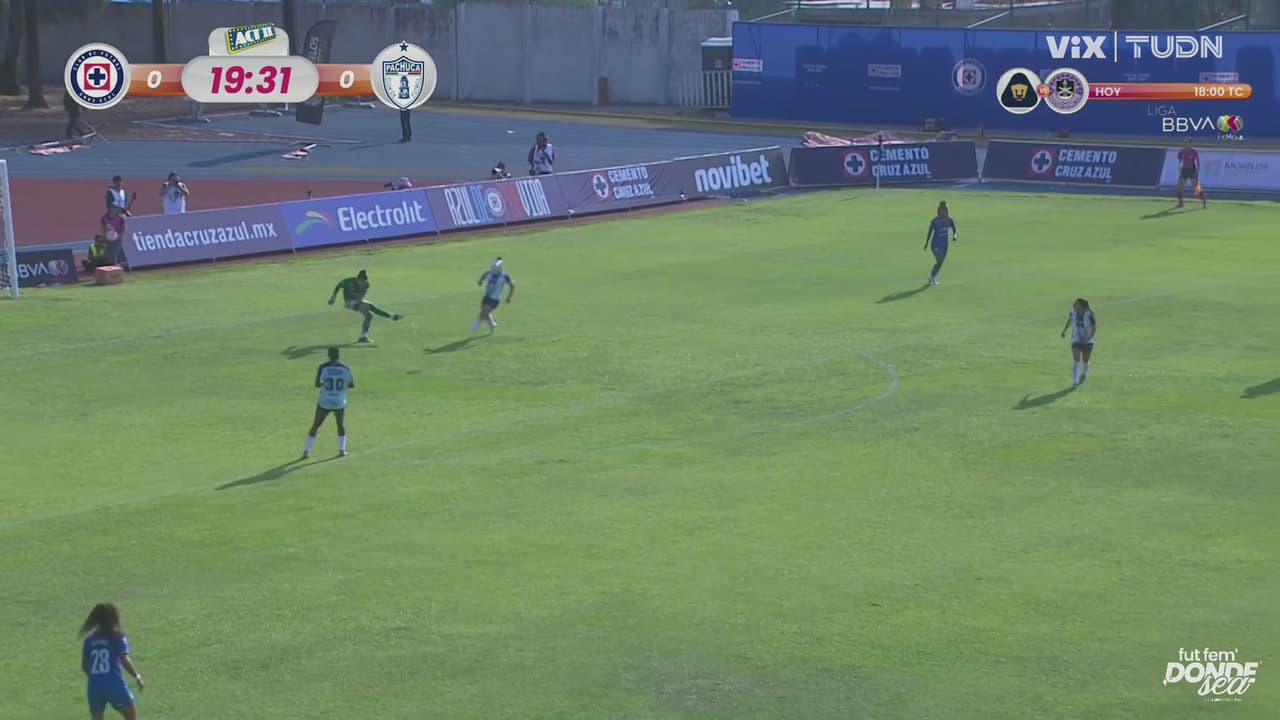 Cruz Azul se pierde la primera, Ana Lu manda su disparo por un costado de la portería