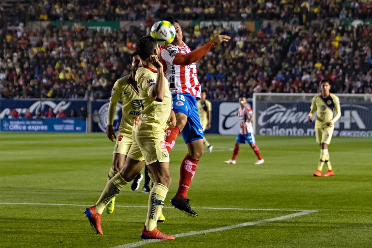 Y echando mano de esa atmósfera favorable, los potosinos estaban jugando con confianza desde los primeros minutos del cotejo.