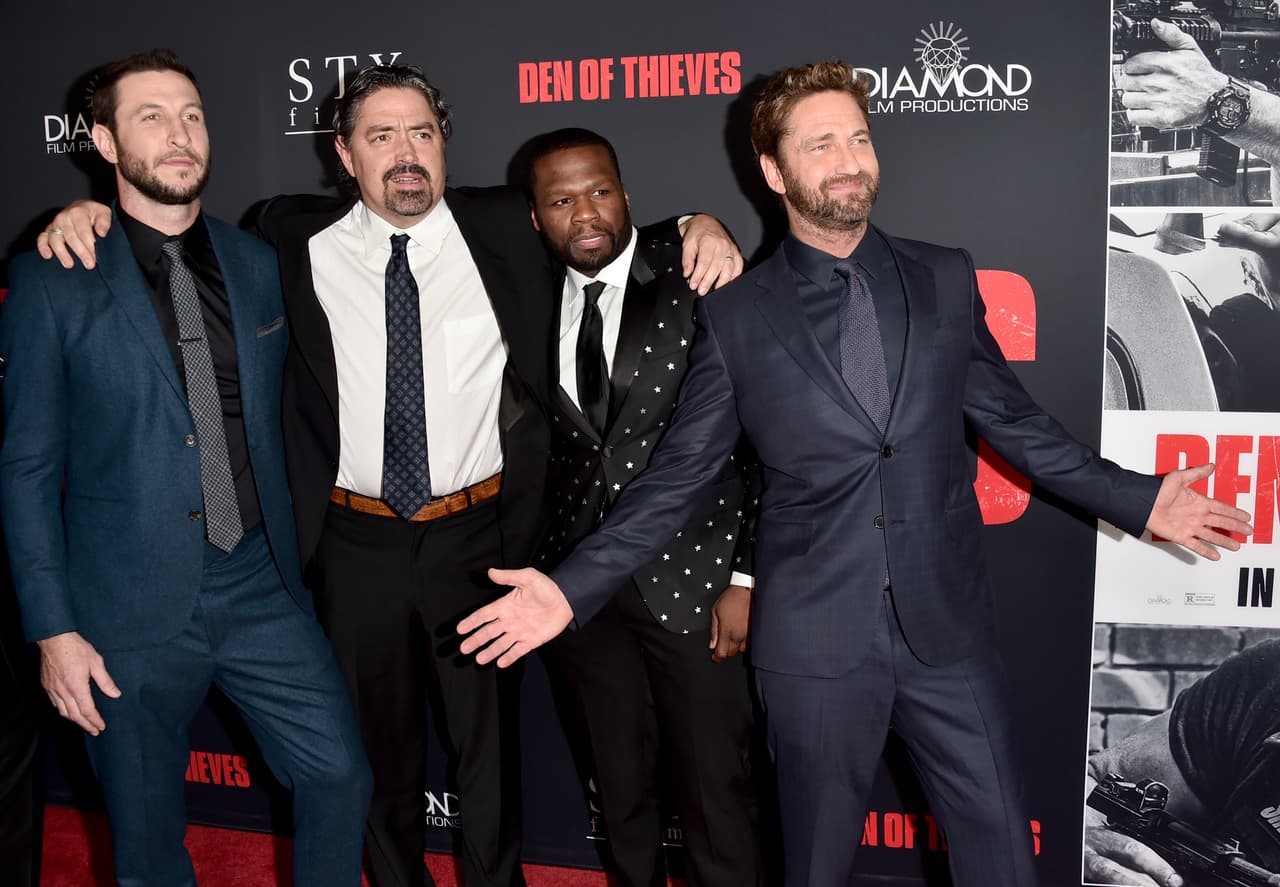 Schreiber (izquierda) es un hombre respetado en el gremio actoral en Hollywood y sus apariciones en televisión, entre otras destacadas, como guardia de seguridad en la serie "The orange is the new black".