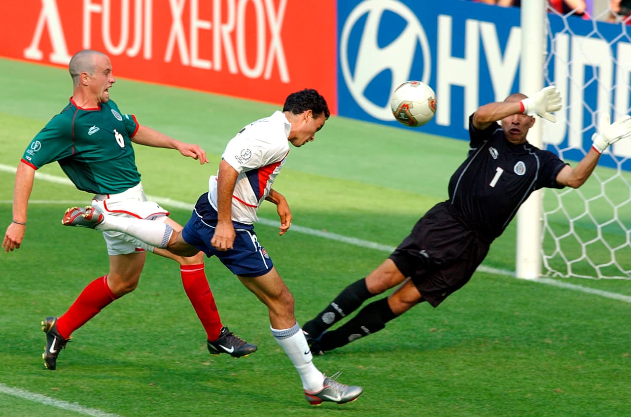 <b>Copa del Mundo Corea/Japón</b>
<br>Este ha de ser el resultado más doloroso, pues en octavos de final, México tenía posibilidad de llegar a su quinto partido enfrentando a Estados Unidos. El resutado: 2-0 a favor de los vecinos del norte.