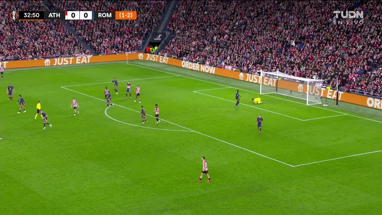 ¡TIRO ATAJADO! disparo por Yuri Berchiche.