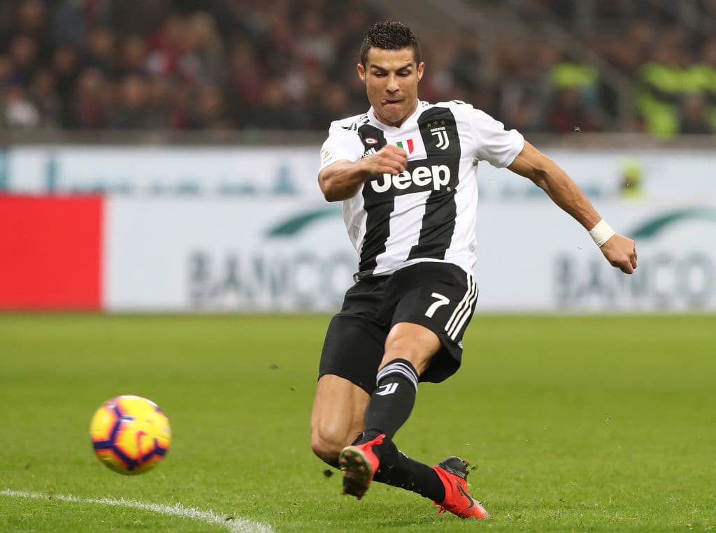 Con 33 años y en una de las ligas más competitivas del mundo como la Serie A, Cristiano Ronaldo sigue siendo fuerte, durable y a veces indestructible. Su símil sería Iron Man, ¿no es así Tony Stark?