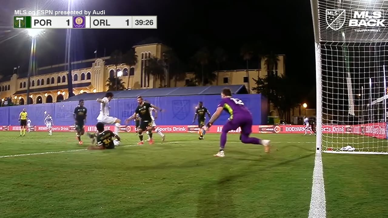 Nani ‘baila’ con el defensa, Mauricio Pereyra saca la “garra charrúa” y Orlando empata la final