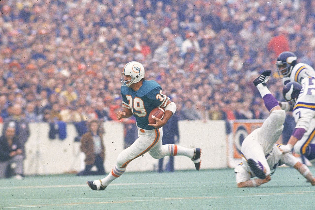 Super Bowl VIII (Minnesota Vikings 7-24 Miami Dolphins) | El Super Bowl se jugó por primera vez en Texas, en Rice Stadium en Houston. MVP: Larry Csonka (RB Miami). Teleaudiencia: 51.7 millones.