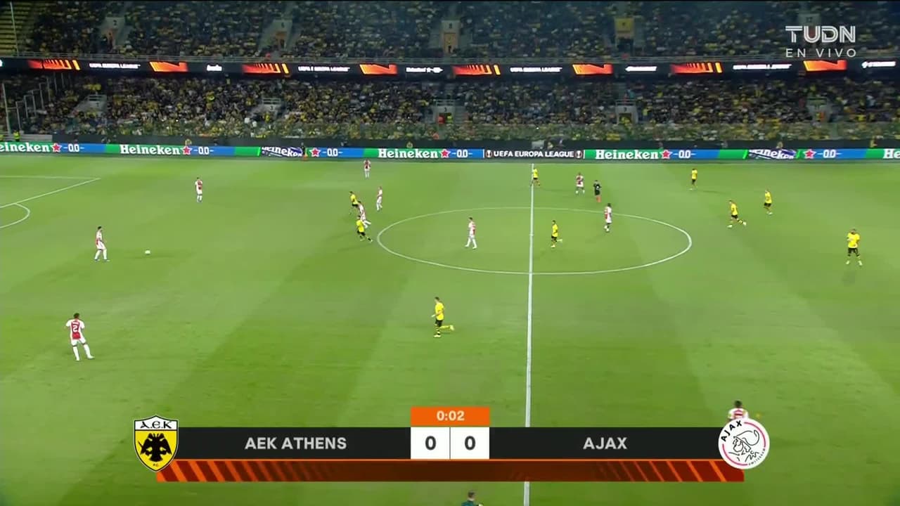 Arranca el partido y la pelota está en juego.