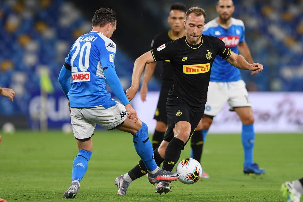 Napoli mostró desorden entre sus líneas y no tuvo profundidad de ataque los primos quince minutos de juego.