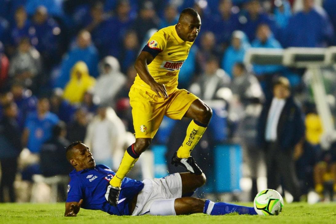 Y no pasó mucho tiempo para que el 'Chucho' comenzara a 'echarse al bolsillo' a la exigente afición americanista, que lo acogió pronto como un ídolo plenamente aceptado por los seguidores del club.